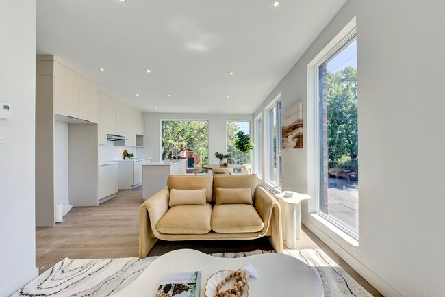 Building Photo - 675 Rue Butler