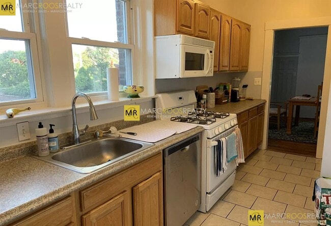 Building Photo - 96 Chestnut Hill Ave Unit 2