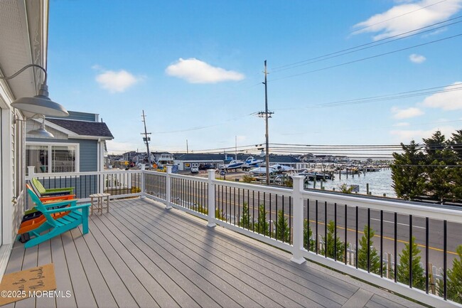 Photo - 3255 Goa Way