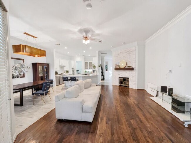 Photo - 1004 Colonial Dr Unit TX 75019