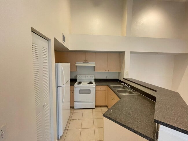 Building Photo - 4211 San Marino Blvd