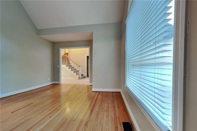 Photo - 4020 Hogans Mill Ln