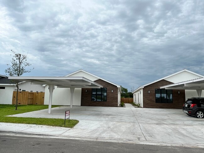 Building Photo - 2309 E Viviana St Unit 4
