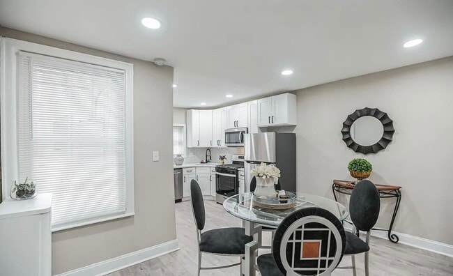 Photo - 209 Furley St