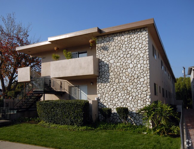 Photo - 6257 Friends Ave