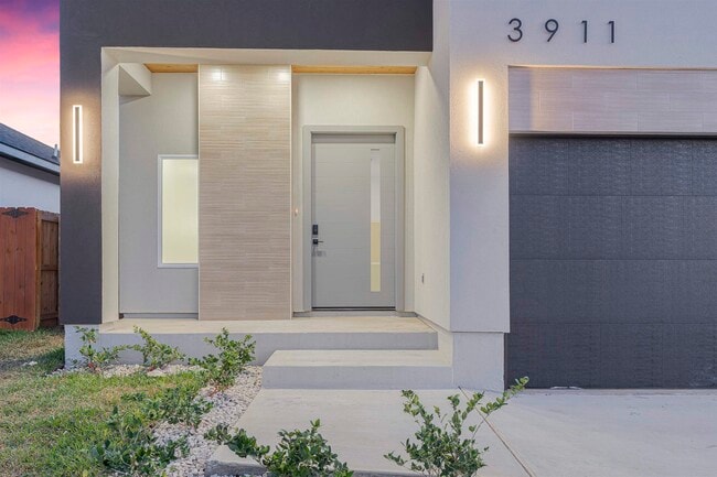 Photo - 3911 Yoyis St