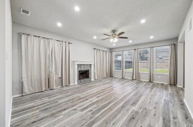 Photo - 8030 Log Hollow Dr
