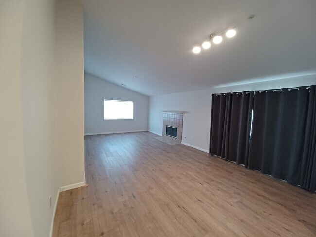 Photo - 589 Hildale Cir House