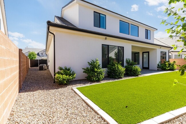 Photo - Beautiful 5 Bed 3.5 bath near Sunrise Valley Park In Washington.