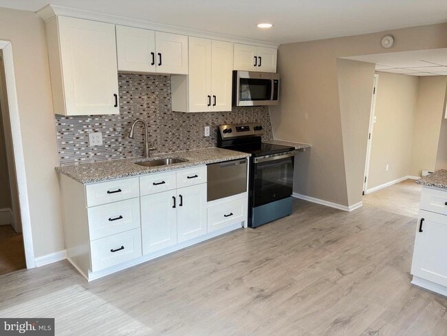 Building Photo - 1643 Rockwell Rd Rental