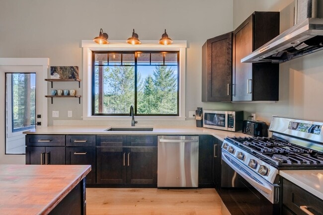 Photo - 137 Alpha Rd