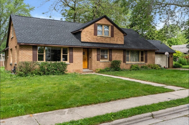 Photo - 211 S High St