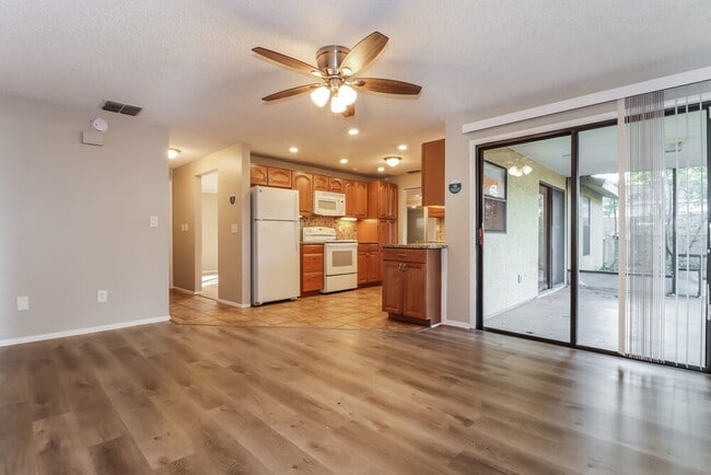 Photo - 7801 Glencoe Dr