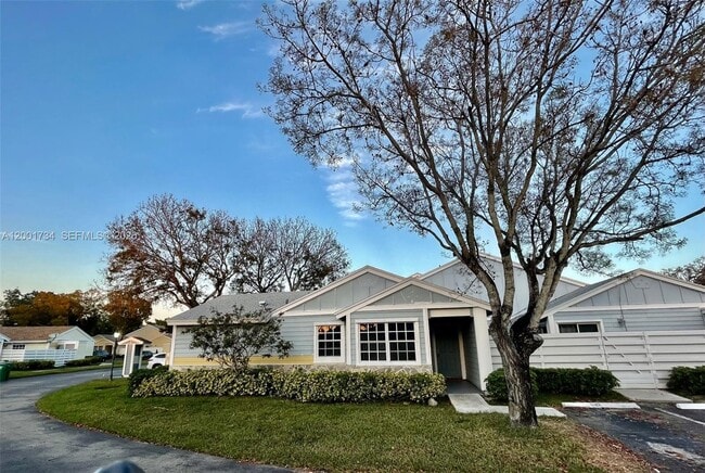 Building Photo - 13754 SW 147th Cir Ln Unit 1