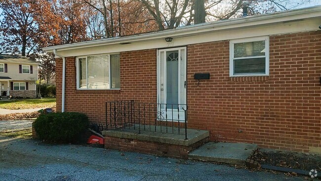 Welcome to 218 Randel Avenue near Wallhaven, in West Akron. - 218 Randel Ave Rental