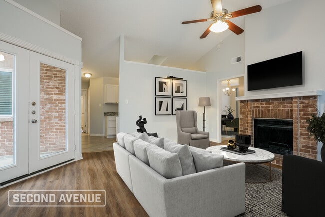 Photo - 4005 Bond St