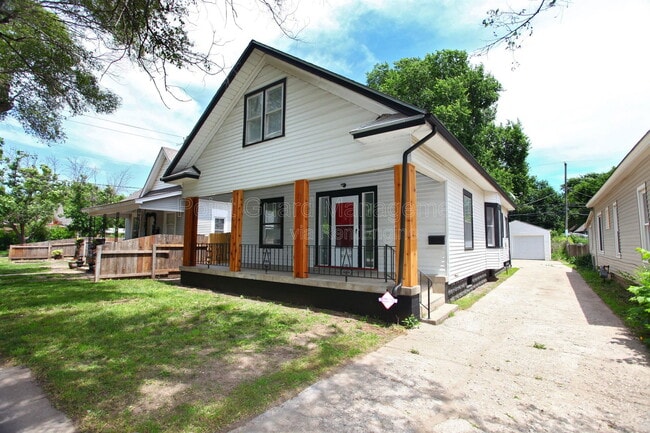 Building Photo - 706 S Pattie St