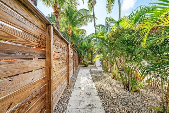 Photo - 226 NE 5th St