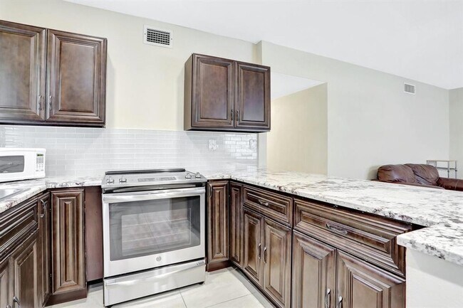 Photo - 1996 NE 33rd St