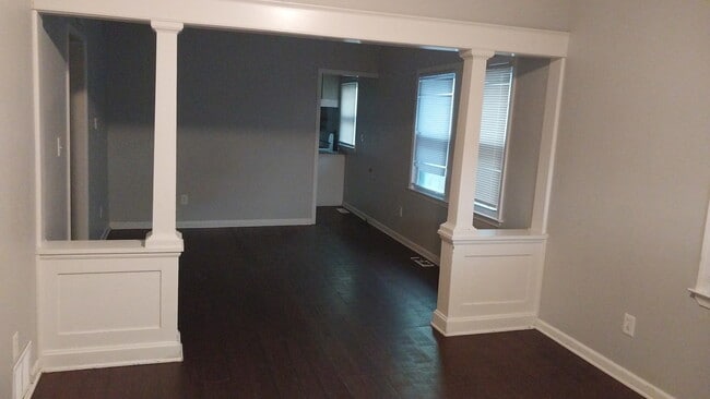 Photo - 340 N Belmont Blvd