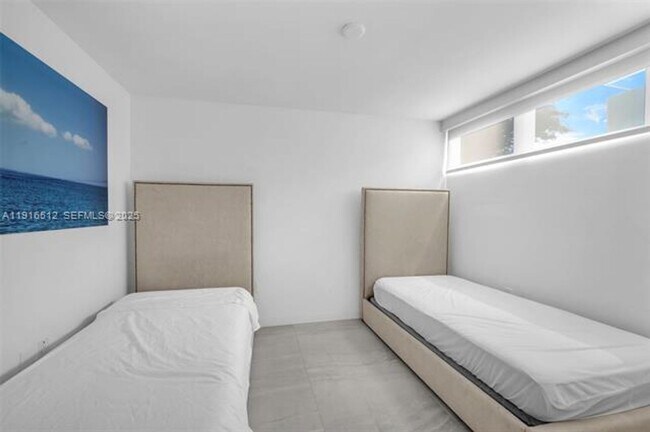 Photo - 9501 Collins Ave