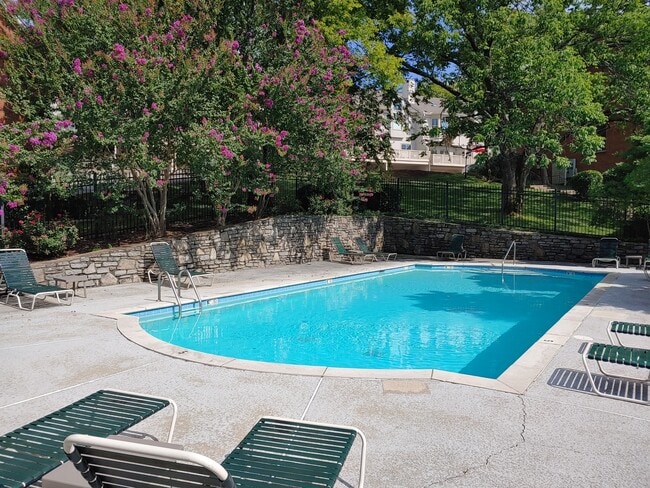 Photo - 407 Clairton Ct
