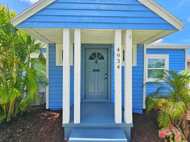 Photo - St. Petersburg Pool Home - 3 Bedroom 2 Bath