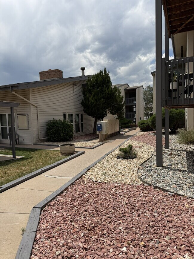 Photo - Updated & Clean 2BR Condo - Utilities Included - Laundry, Parking & Pool Unit Apt 91