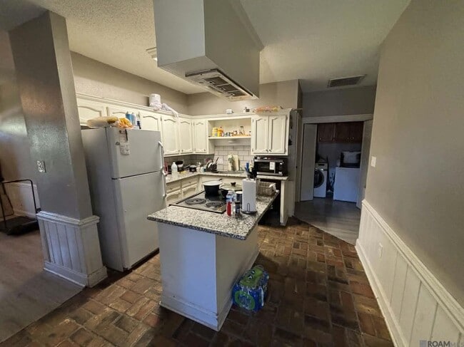 Photo - 10253 Stonehaven Ave