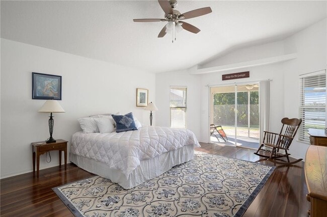 Photo - 935 Southlakes Way SW