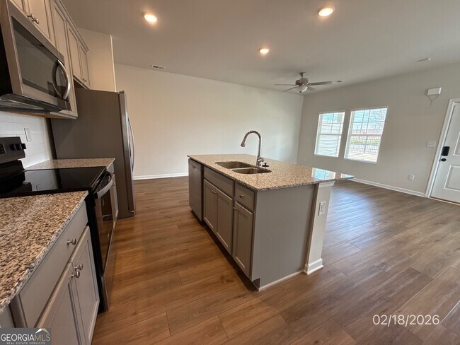 Photo - 333 S Point Blvd