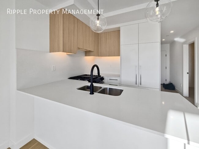 Photo - AMAZING BRAND NEW NEVER LIVED IN 2 BEDS, 2 BATHS CONDO Unité 205