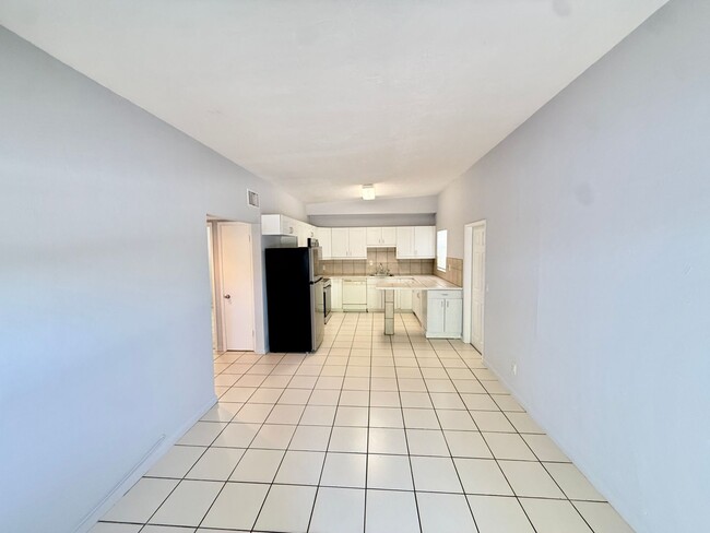 Photo - Sensational 2 bed 1 bath in the heart of Wilton Manors! 2 parking spots with laundry!