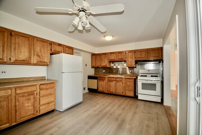 Photo - 609 Loomis St