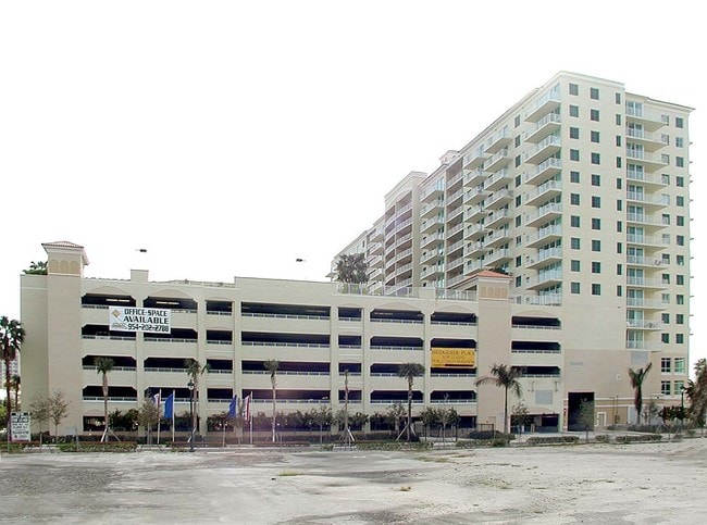 Alternate Building View 3 - Tides at Bridgeside Square