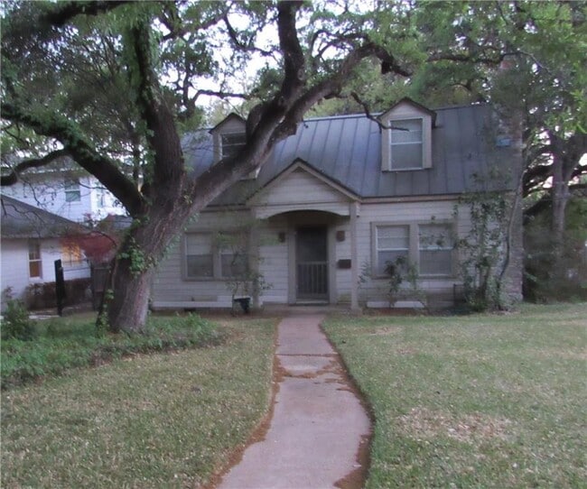 Photo - 3207 Cherry Ln House