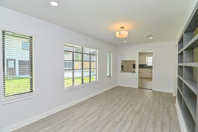 Photo - 3742 Charleston St