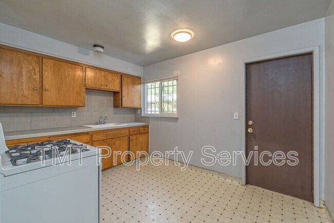 Photo - 2431 33rd St