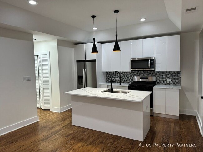 Photo - 4927 S Prairie Ave