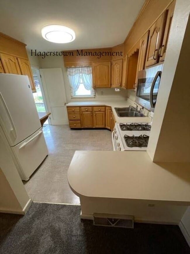 Photo - Charming Cape Cod in Halfway