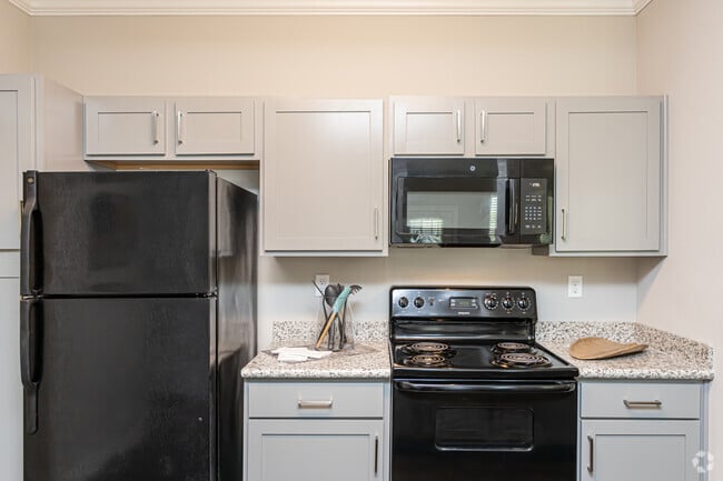 2BR, 2BA - 987SF