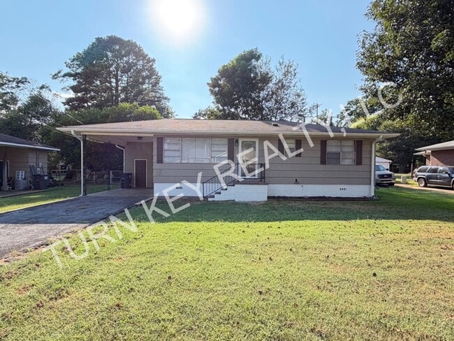 Photo - 2724 Clyburne St