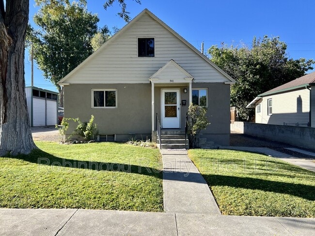 Photo - 541 Oak St