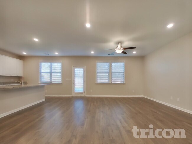 Photo - 195 Chapelcrest Ln