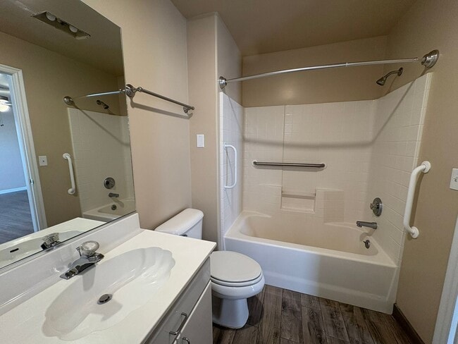 Photo - S202 Gemstone Properties - studio apartment *utilities included*