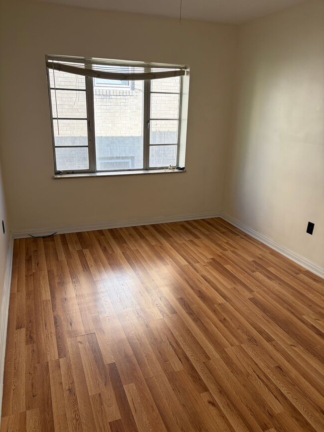 Photo - 660 Beech Ave Unidad B Shared Entry - Upstairs