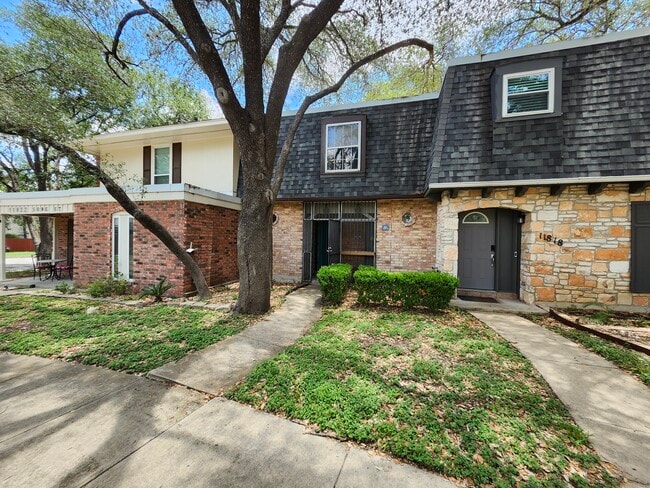 Middle unit. - 11820 Song St Townhome