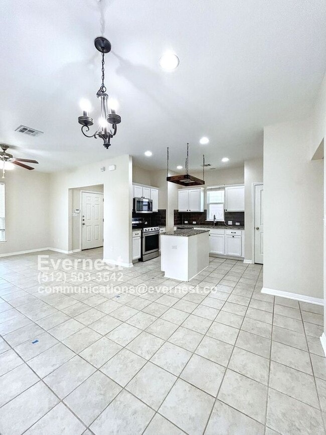 Photo - 139 Wainscot Oak Wy