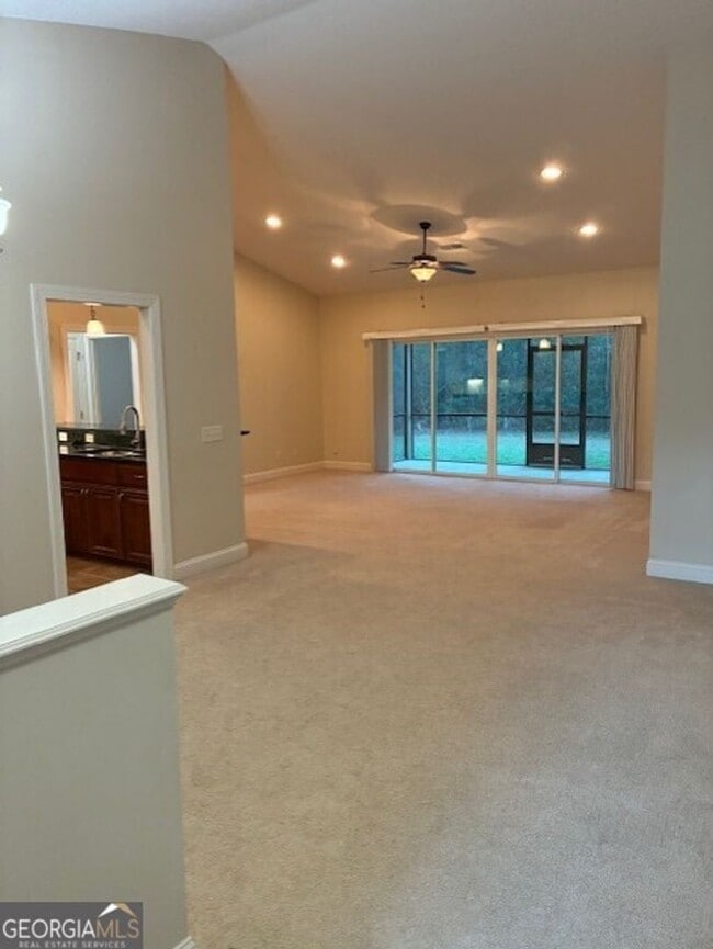 Photo - 216 Holm Pl