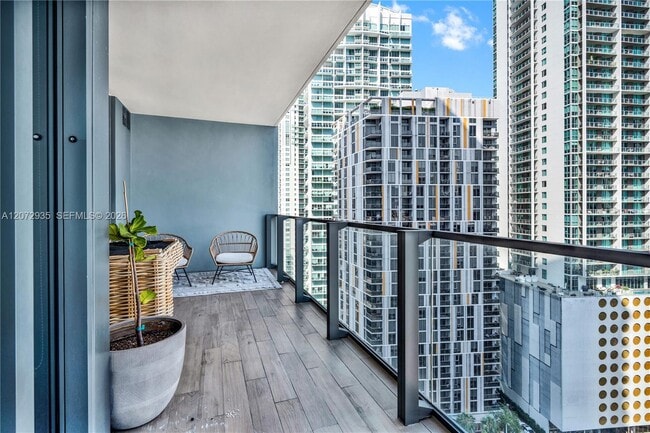 Photo - 68 SE 6th St Unidad 1207